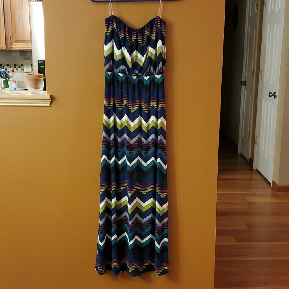 Multi-color patterned strapless dress